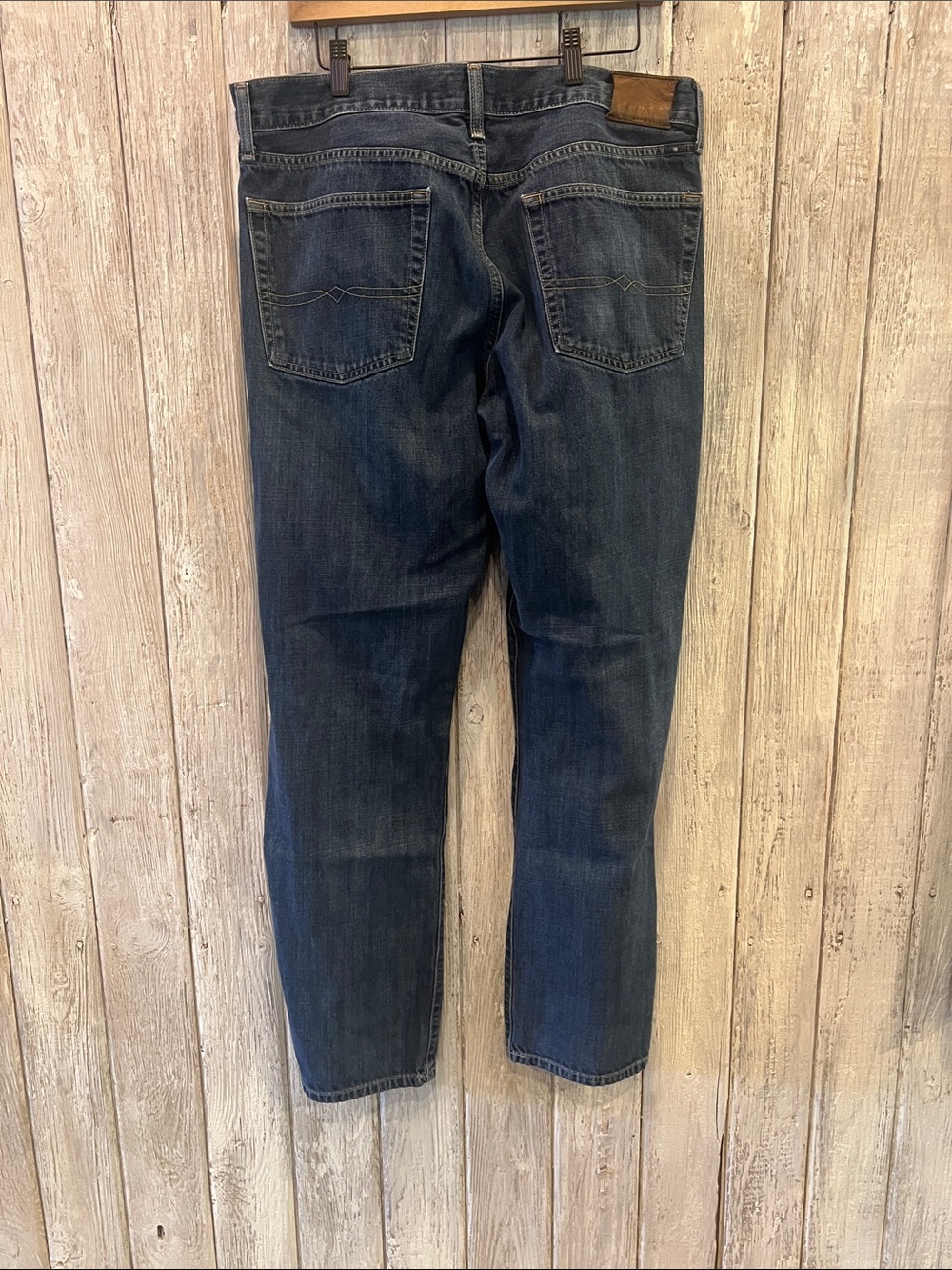 Dark Blue Men's Lucky Brand Jeans - Classic Straight Fit - Picture 5 of 6